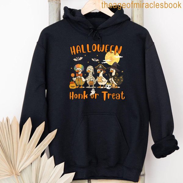 Funny Honk Or Treat Halloween Silly Goose T-shirt - Image 4