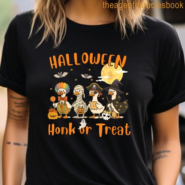 Funny Honk Or Treat Halloween Silly Goose T-shirt - Image 3