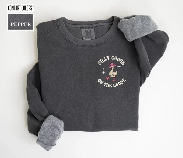 Embroidered Shirt Silly Goose On The Loose T-shirt, Funny Western Cowgirl Tee, Trendy Meme Shirts, Animal T-shirt, Cute Goose Sweatshirt Gifts - Image 2