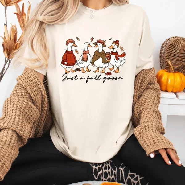 Just a Fall Goose Shirt, Autumn Cozy T-shirt, Fall Vibes Shirt, Silly Goose Tee, Goose Autumn Tee, Fall Autumn Shirt